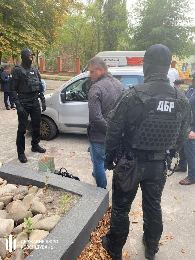 Адвокат и экс-прокурор Киева требовали $80 тысяч взятки за положительное проведение экспертизы при расследовании уголовного производства 02