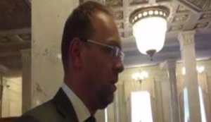 "Hroisman was painting fences at Vinnytsia cemetery in 2008. He definitely does not understand general policy," – MP Vlasenko on PM's statement