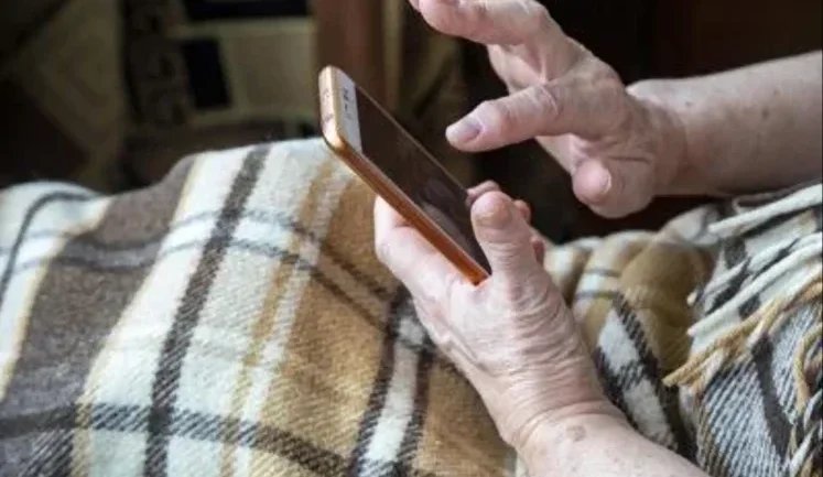 Псевдополіцейські ошукали жінку в Тернополі: пенсіонерка віддала шахраям понад 100 тисяч гривень