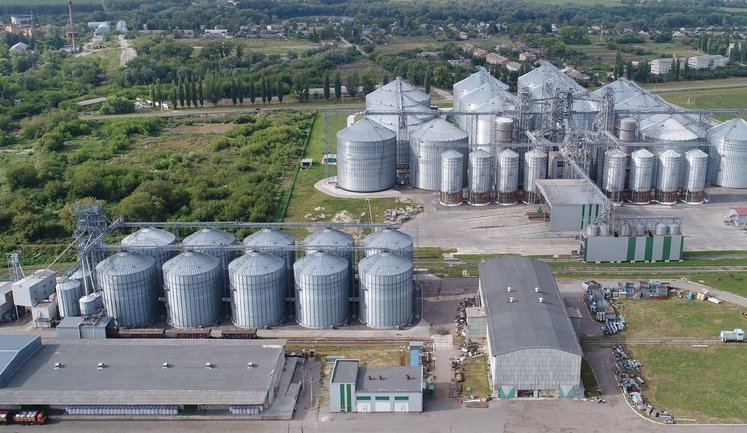 "Укрлендфарминг" Бахматюка загрузил на элеваторы 1,2 миллиона тонн зерна нового урожая