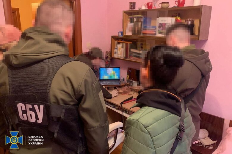 Жительку Черкас засудили до довічного позбавлення волі за роботу на РФ