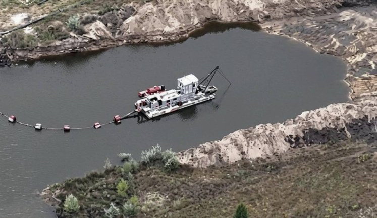 Збитки на 750 мільйонів: Правоохоронці викрили масштабну схему з видобутком піску