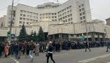 Під КС триває акція протесту "Відправимо суддів-зрадників до Ростова" у зв