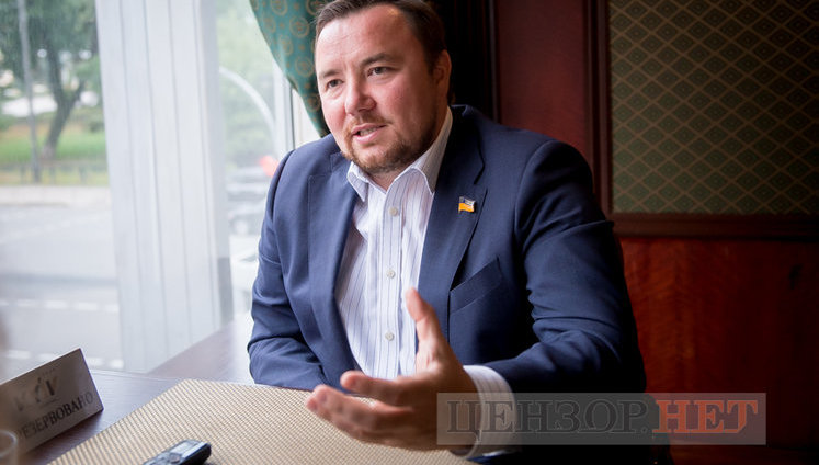 "Слуга народу" Денис Маслов: "Момент для України, щоб вести переговори із президентом Америки, з огляду на події в Афганістані, навпаки – вдалий"