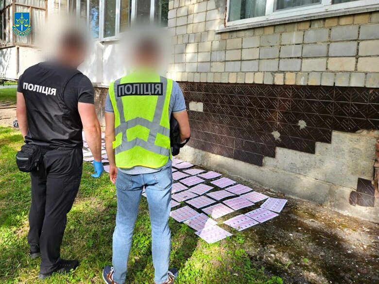 Підпільна друкарня на Хмельниччині виготовляла фальшиві документи