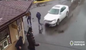 У парку "Межигір’я" громадянин Саудівської Аравії на повному ходу в'їхав у касу для продажу квитків, - Нацполіція. ВIДЕО
