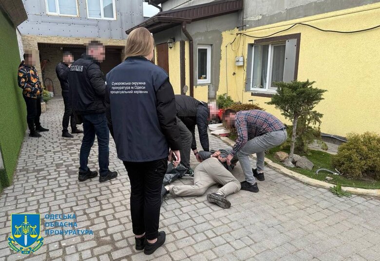 Одесит обіцяв підозрюваному уникнути в’язниці за винагороду