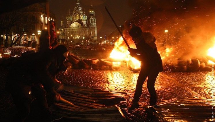 Горящие покрышки и стук палок по железу - Майдан в Санкт-Петербурге. ФОТОрепортаж