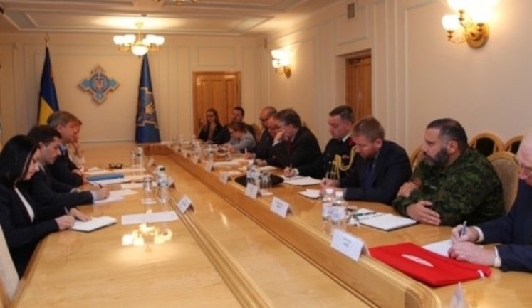 Зустріч Данилюка з делегацією Канади: обговорили стан імплементації реформ силових органів України. ФОТОрепортаж