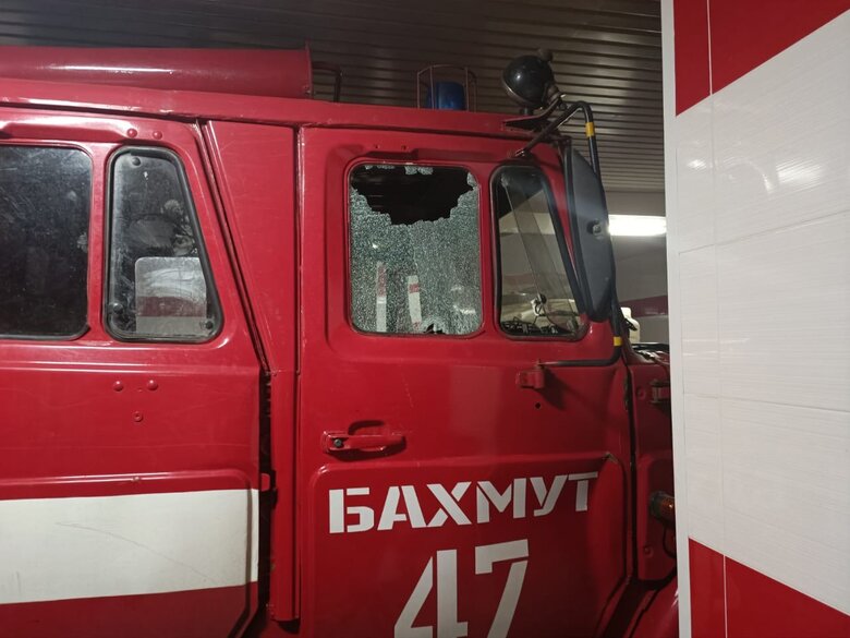 Ворог поцілив у пожежно-рятувальну частину в Бахмуті, - ДСНС 01
