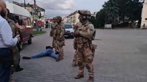 Геращенко пояснив, чому спецпризначенці на БТР почали штурм після того, як луцький терорист Кривош здався: У нього під одягом могла бути інша зброя. ВIДЕО
