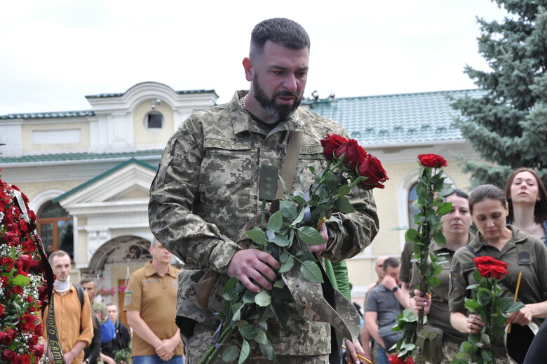 С комбатом 72 ОМБ Андреем Верхоглядом попрощались в Киеве 07