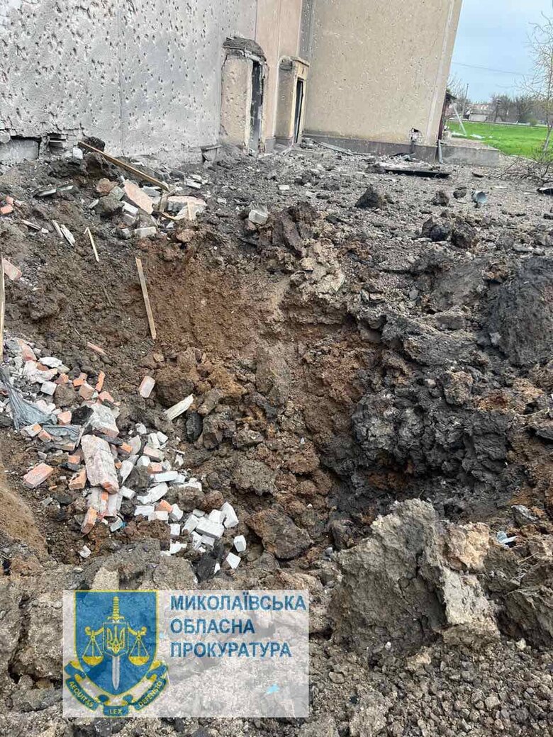 Последствия массированного обстрела Снигиревки: оккупанты выпустили 10 ракет С-300, погибли 17-летний парень и 18-летняя девушка 05