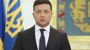 Зеленский объявил об ограничении зарплат чиновникам и членам набсоветов