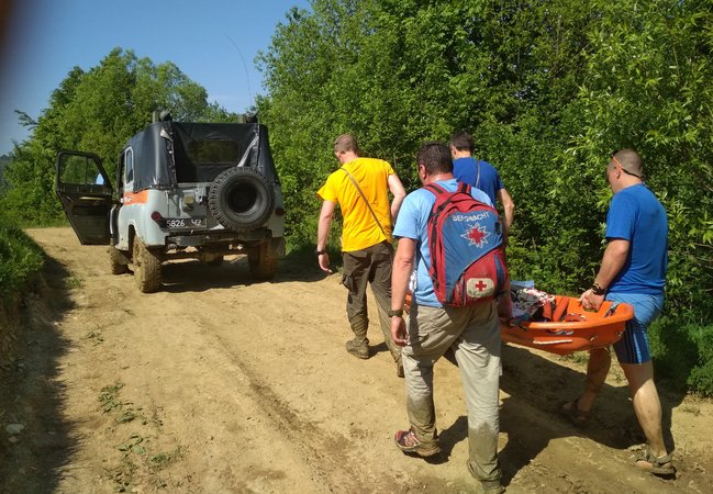8-летняя девочка упала со скалы в Черновицкой области, - ГСЧС 01