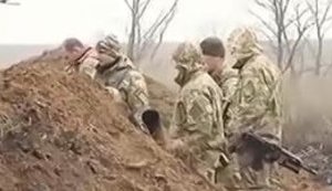 "Две недели было относительно тихо. Вчера приблизилась ДРГ. После боя ушла. У боевиков один "двухсотый", - украинские бойцы возле Коминтерново. ВИДЕО
