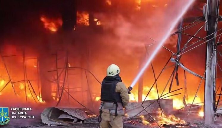 Последствия массированной атаки на Харьков: горит рынок "Барабашово". ВИДЕО+ФОТОрепортаж