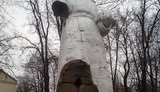 Вандали на Кіровоградщині пошкодили статую солдата біля могил загиблих під час Другої світової війни. ФОТО