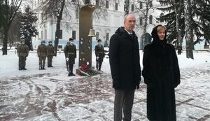 Послы Германии и Франции почтили память бойцов ВСУ, погибших в боях за Дебальцево в 2015 году. ФОТО