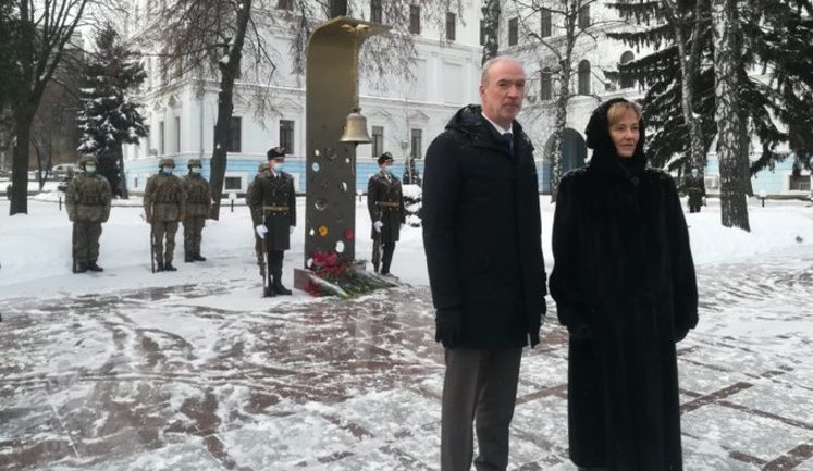 Послы Германии и Франции почтили память бойцов ВСУ, погибших в боях за Дебальцево в 2015 году. ФОТО