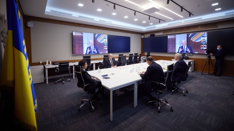 Зеленський взяв участь в інавгураційній сесії Саміту демократії 01