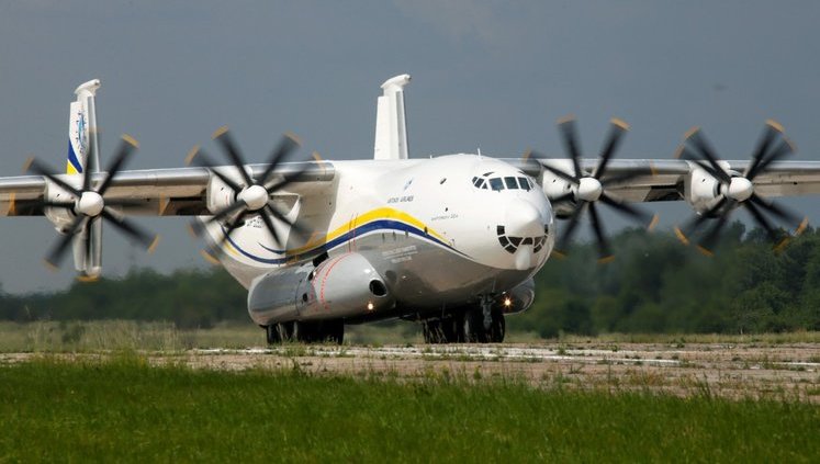 "Антонов" восстановил и поднял в небо самолет Ан-22 "Антей", построенный в 1964 году. ФОТОрепортаж