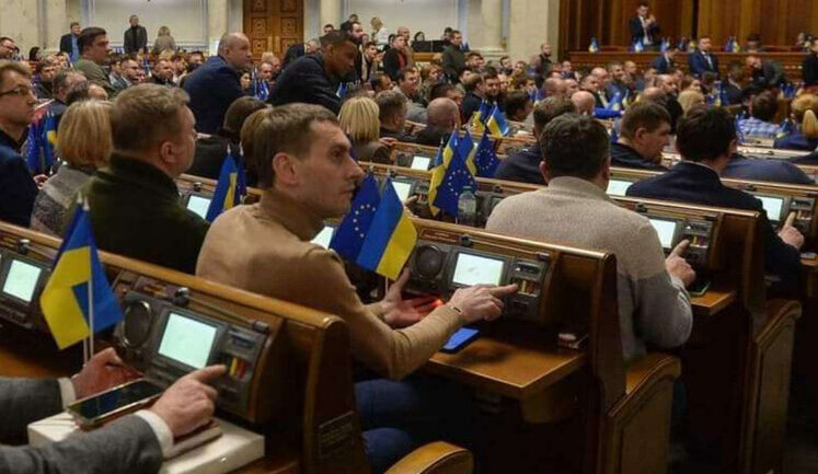 В Раде готовят план работы ВР, если Украине придется воевать "еще три года", — СМИ