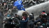 Поліція розганяє активістів біля парламенту Грузії водометами, почалися перші затримання. ФОТОрепортаж