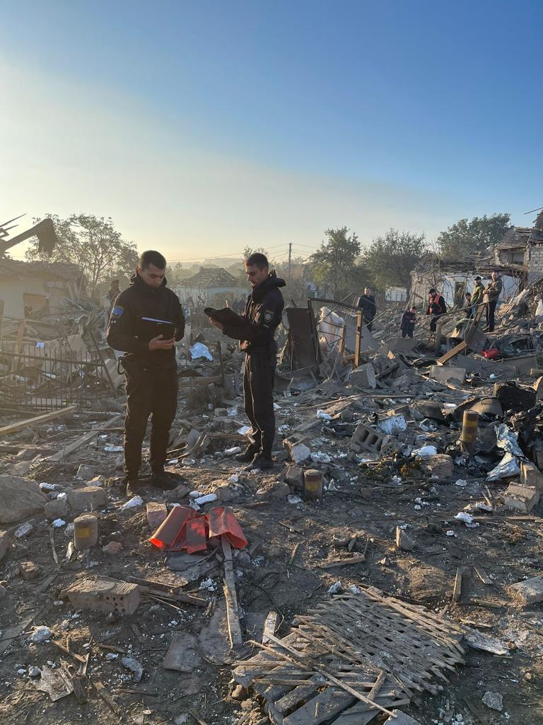 Последствия ракетных ударов по Днепру: есть погибшие и раненые, разрушены дома, изуродован рынок 01