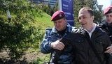 "Беркут" не дал китайцам "потерять лицо" - "свинтил" протестующих против вице премьера Чжана Дэцзяна. ФОТОрепортаж