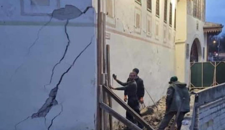На стіні Ханського палацу в окупованому Бахчисараї після "реставрації" з'явилися тріщини. Денісова звернулась до ЮНЕСКО. ФОТОрепортаж