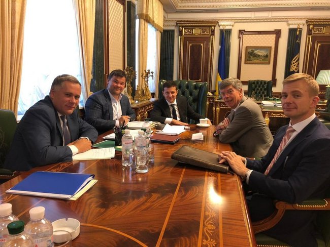 Зеленський обговорив із Тейлором розблокування військової допомоги США 01