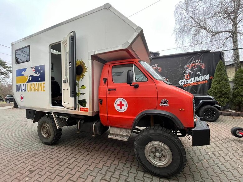 Це неймовірно, скільки людей об’єднали свої зусилля задля України. Весь світ зійшовся разом! – засновник волонтерської ініціативи Davaj Ukraine Девід Расселл 06