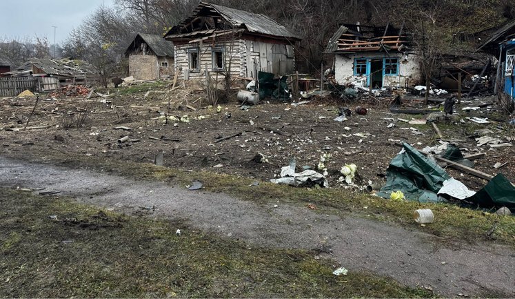 Враг ударил дронами по Новгороду-Северскому: трое раненых, есть значительные повреждения жилой застройки. ФОТОРЕПОРТАЖ