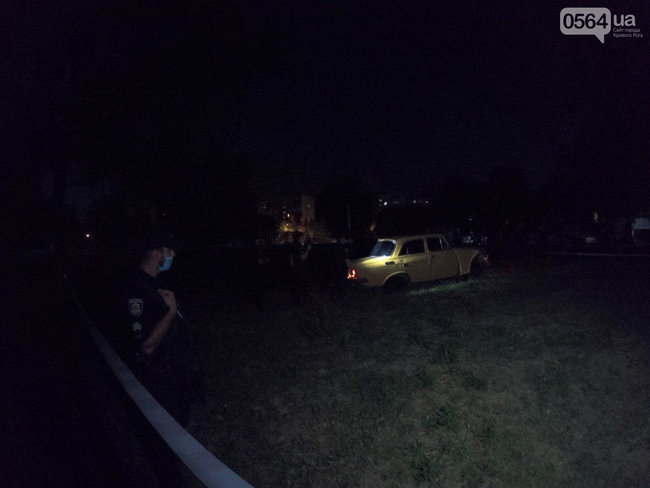 Патрульные в Кривом Роге со стрельбой остановили Москвич 02