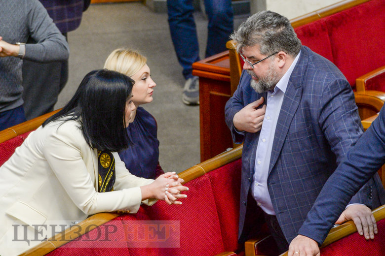 Роздавання книжок про Велике будівництво, Тищенко ховає губи, Шахов ніжно вітається з Новинським, - день роботи Ради 15 грудня 11