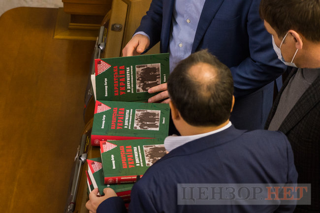 Книга про чекістів для Папієва, Шуфрич обговорює купівлю картини, слуги народу обурюються через протести ФОПів: 100% це охлократія, - день роботи ВР 4 грудня 29