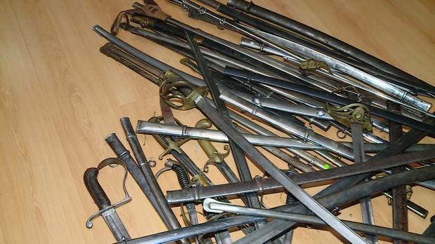 Оголошено в розшук екс-главу ГУ МВС у Запоріжжі через справу про крадіжку колекційної зброї, яку знайшли в Януковича та Пшонки 01