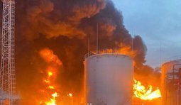 Кадри пожежі після атаки на нафтобазу у Лабінську РФ