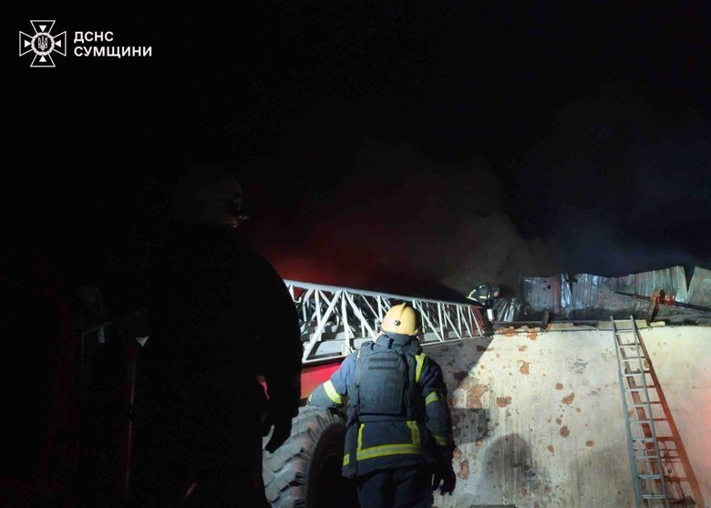 Night-time strikes on Sumy and Shostka: fires and damage to buildings