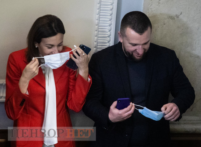 Розповідь Медведчука, обійми від Балоги, нарада у Верещук, дискусія Гетманцева і привітання Разумкова Халимону, - день роботи ВР 1 грудня 24