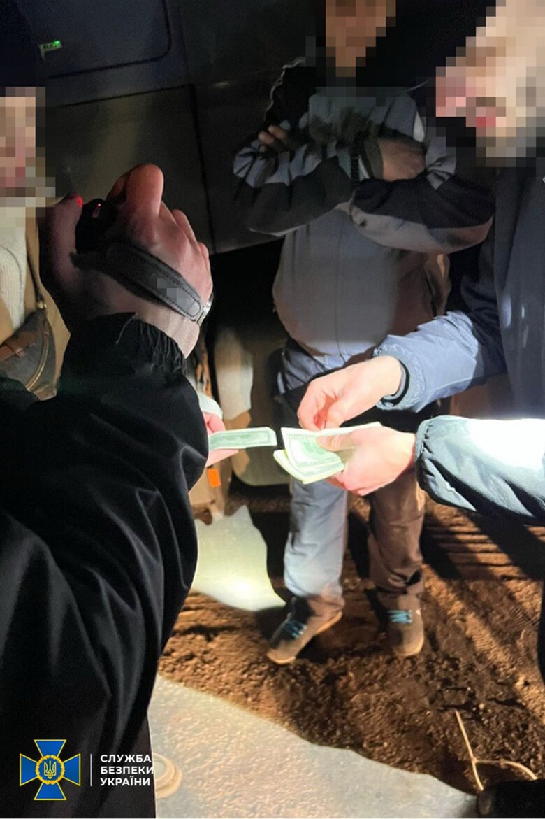 Ліквідовано три схеми ухилення від мобілізації: серед затриманих - голова військово-лікарської комісії та адвокат. Вартість послуг - від $3 тис., - СБУ 06
