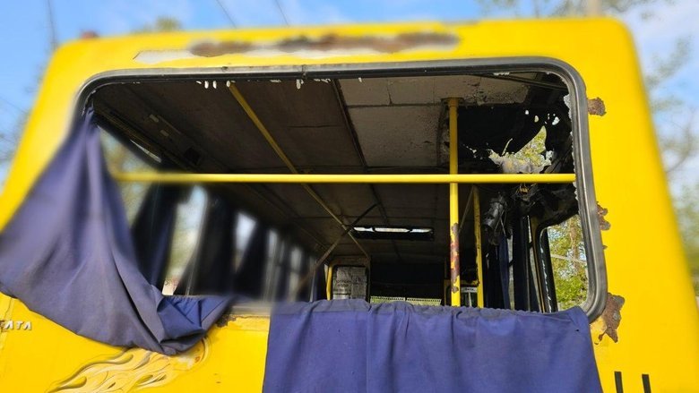 Удар дрона по маршрутке в Херсоне: двое погибших