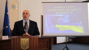 Мін’юст хоче звільнити головного експерта Рувіна. До чого тут телефон адвоката, хабар у 60 тисяч доларів для міністра і як Кличко насолив владі