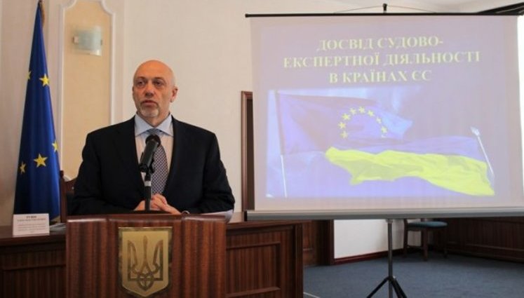 Мін’юст хоче звільнити головного експерта Рувіна. До чого тут телефон адвоката, хабар у 60 тисяч доларів для міністра і як Кличко насолив владі