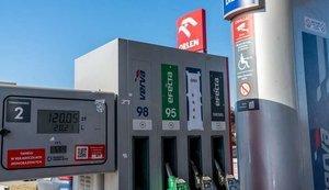 Реакція на глобальну нафтову кризу: у Польщі запроваджують граничні ціни на пальне