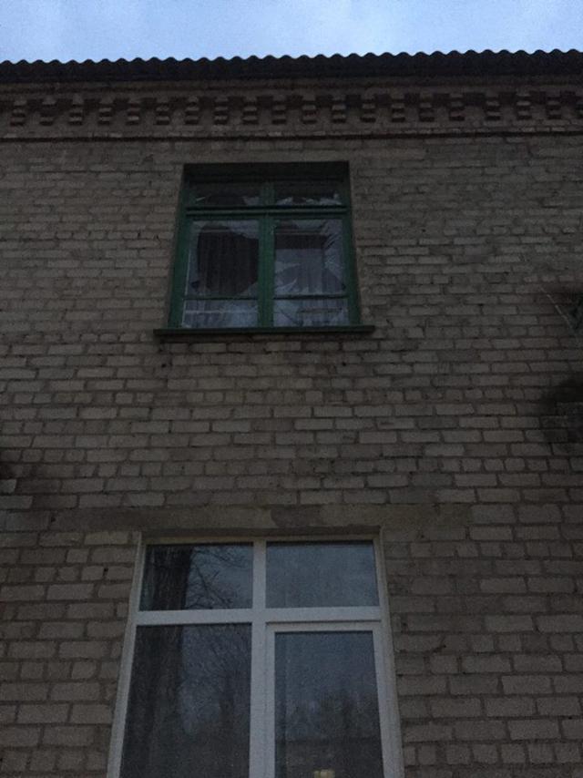 Последствия сегодняшнего обстрела боевиками жилого сектора Авдеевки 08