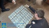бізнесмен намагався дати хабар за партію неякісних курток для ЗСУ