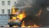 В Симферополе под управлением ГАИ сгорела маршрутка. ВИДЕО.