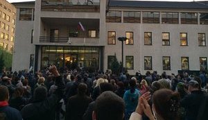 Погромщики захватили офис "Индустриального союза Донбасса". Началось мародерство. ФОТОрепортаж